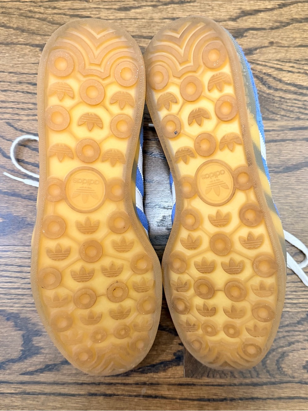 adidas Women’s Gazelle Suede Sneakers in Blue and White with Gum Sole - size 8 - Picture 3 of 6